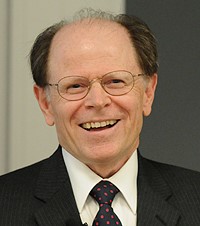 David H. Weaver Professor照片